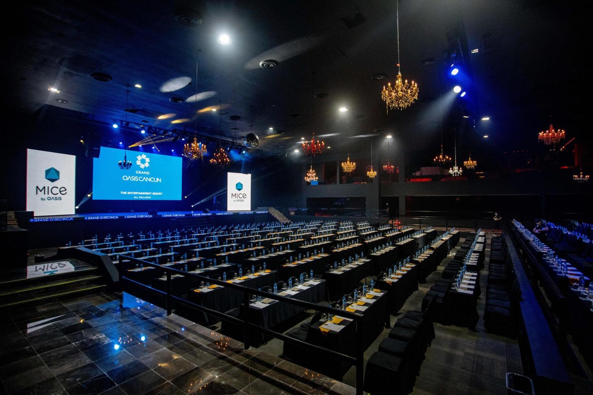The Pyramid Cancun By Oasis Extérieur photo The Auditorium