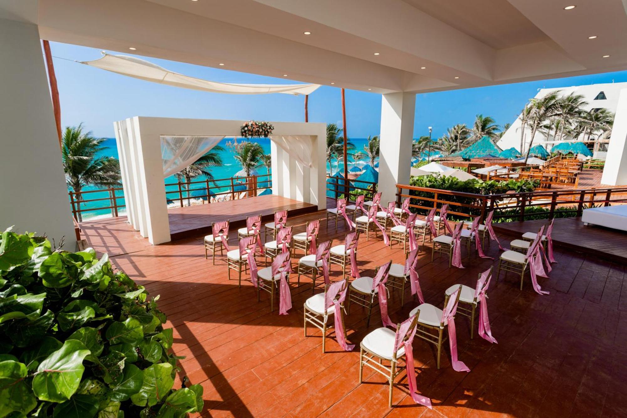 The Pyramid Cancun By Oasis Extérieur photo Wedding Chapel at the Grand at Moon Palace