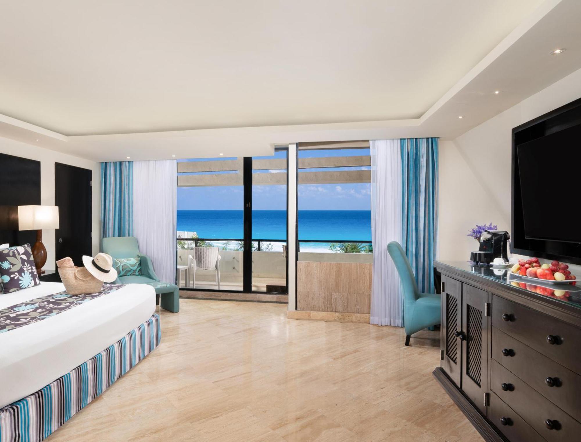 The Pyramid Cancun By Oasis Extérieur photo Oceanfront Junior Suite