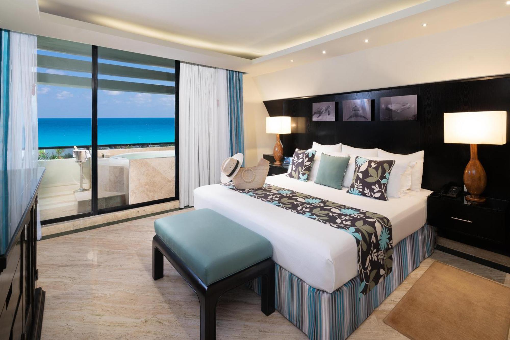 The Pyramid Cancun By Oasis Extérieur photo A bedroom at the Hard Rock Hotel