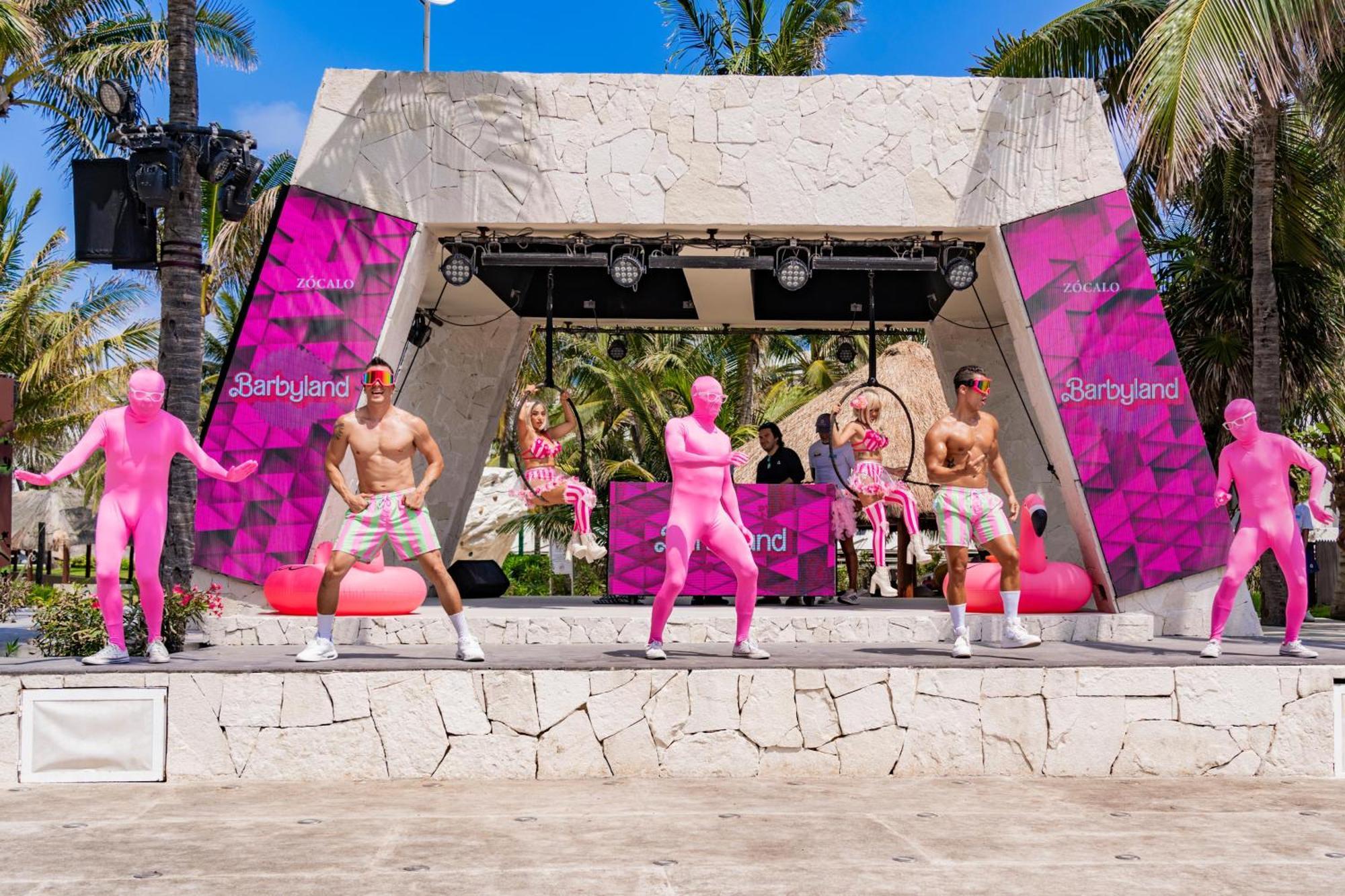 The Pyramid Cancun By Oasis Extérieur photo The stage at the Grand Opening of Bodyland
