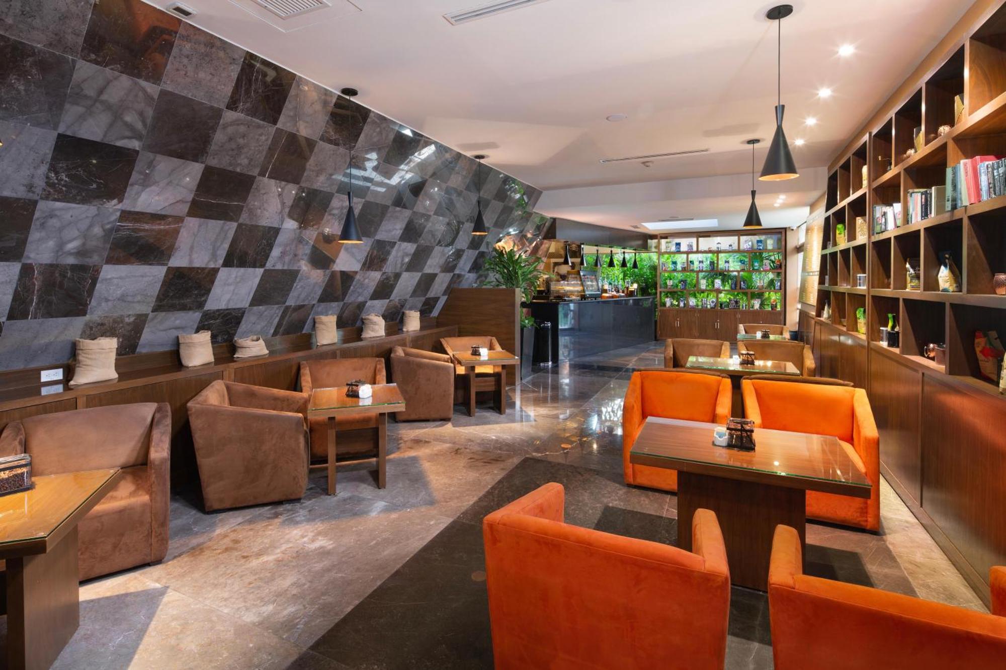 The Pyramid Cancun By Oasis Extérieur photo The interior of the lounge