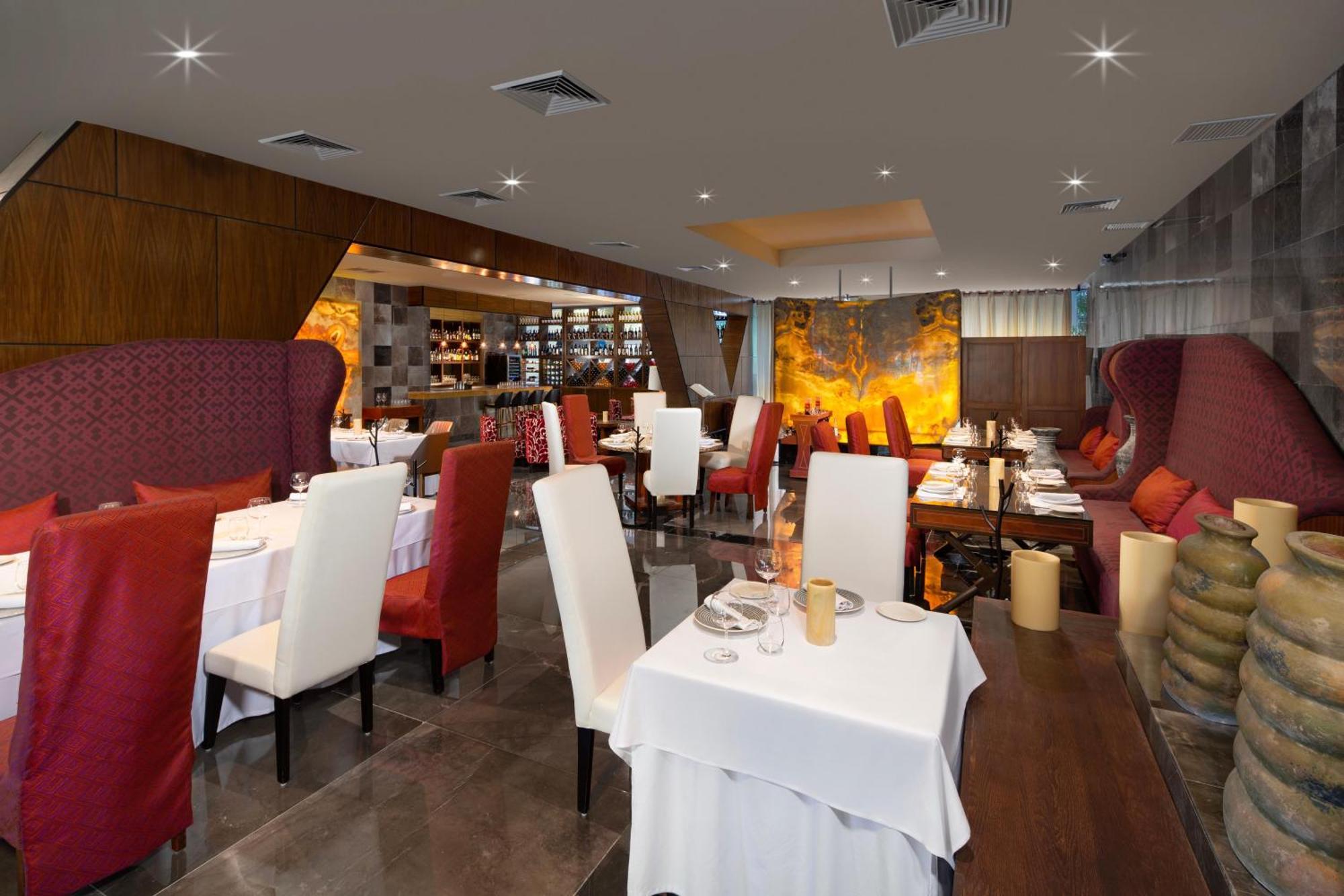 The Pyramid Cancun By Oasis Extérieur photo Interior of the restaurant