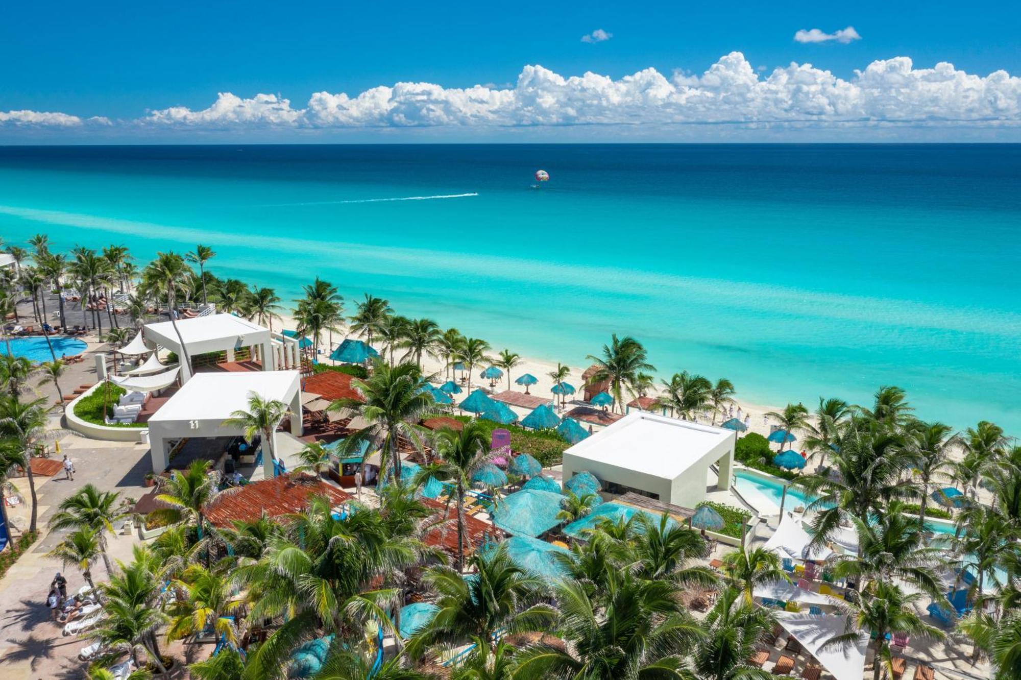 The Pyramid Cancun By Oasis Extérieur photo Aerial view of the resort