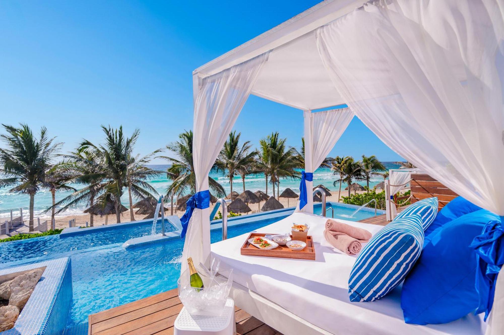 The Pyramid Cancun By Oasis Extérieur photo A pool at the Grand Palladium Hotel