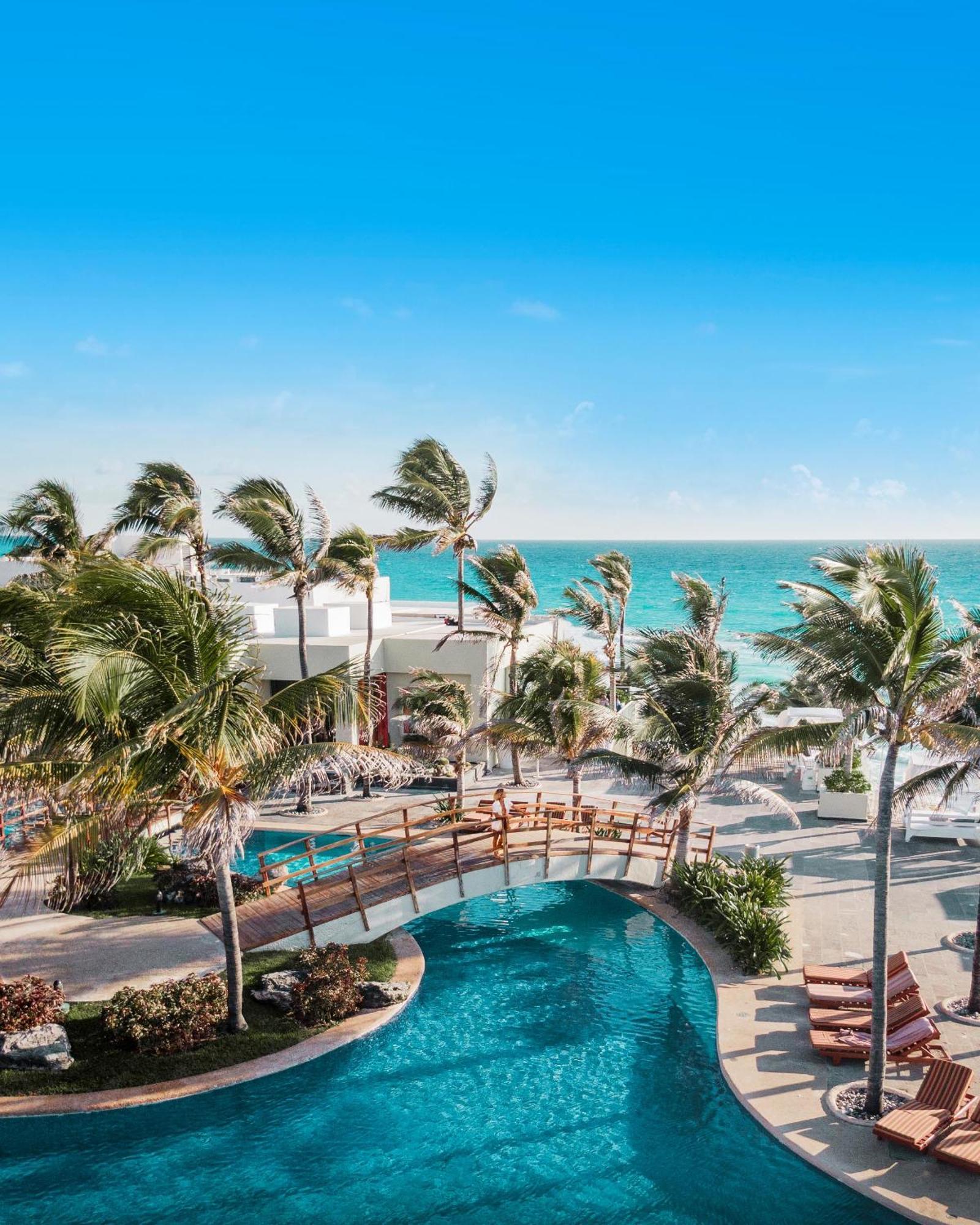 The Pyramid Cancun By Oasis Extérieur photo View of the beach from the hotel